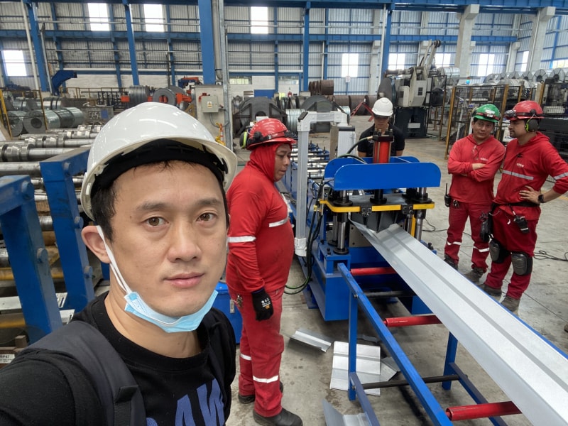 沧州7163银河主站线路检测冷弯成型设备彩钢脊瓦机顺利抵达厄瓜多尔推动当地产业革新