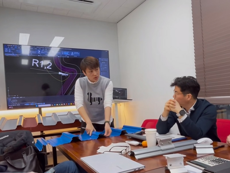 跳出 “内卷” 漩涡！7163银河主站线路检测冷弯联合韩方研发光伏屋面板型，迈向绿色能源新时代